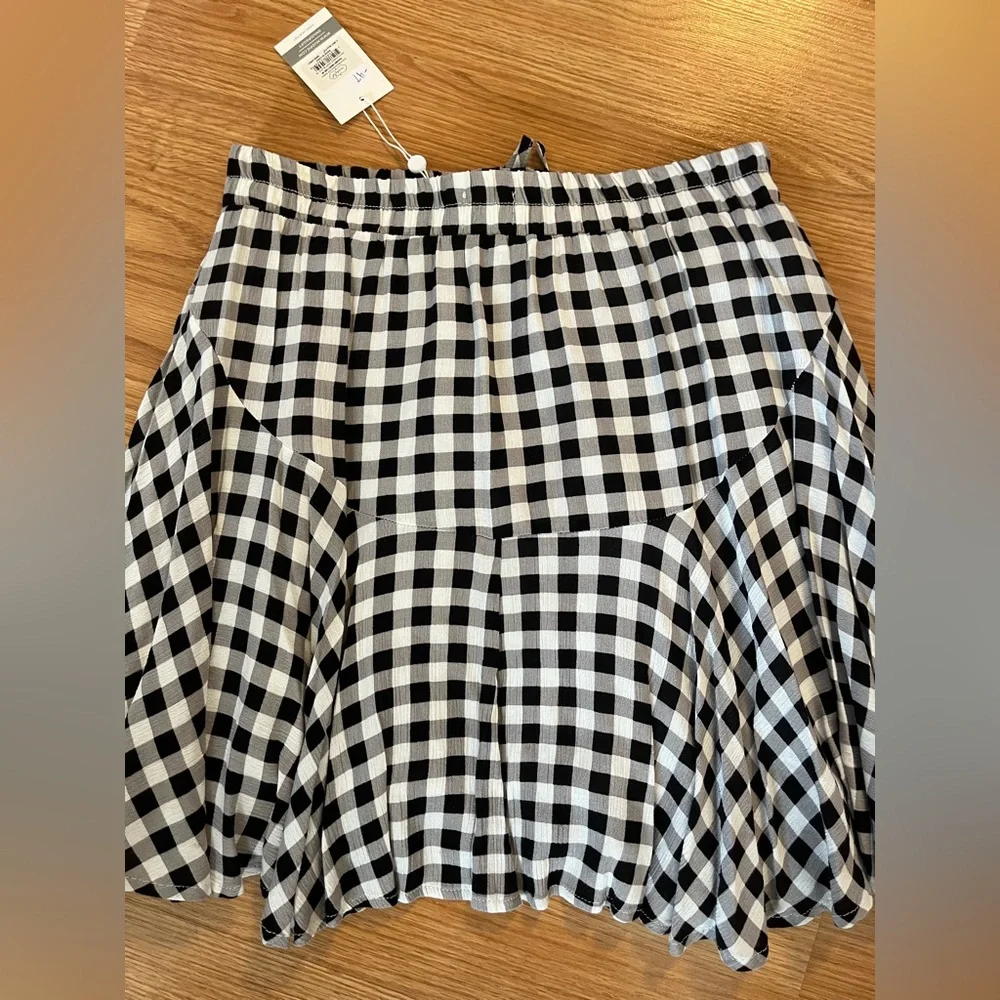 MudPie woman’s flounce checkered skirt - Picture 3 of 6